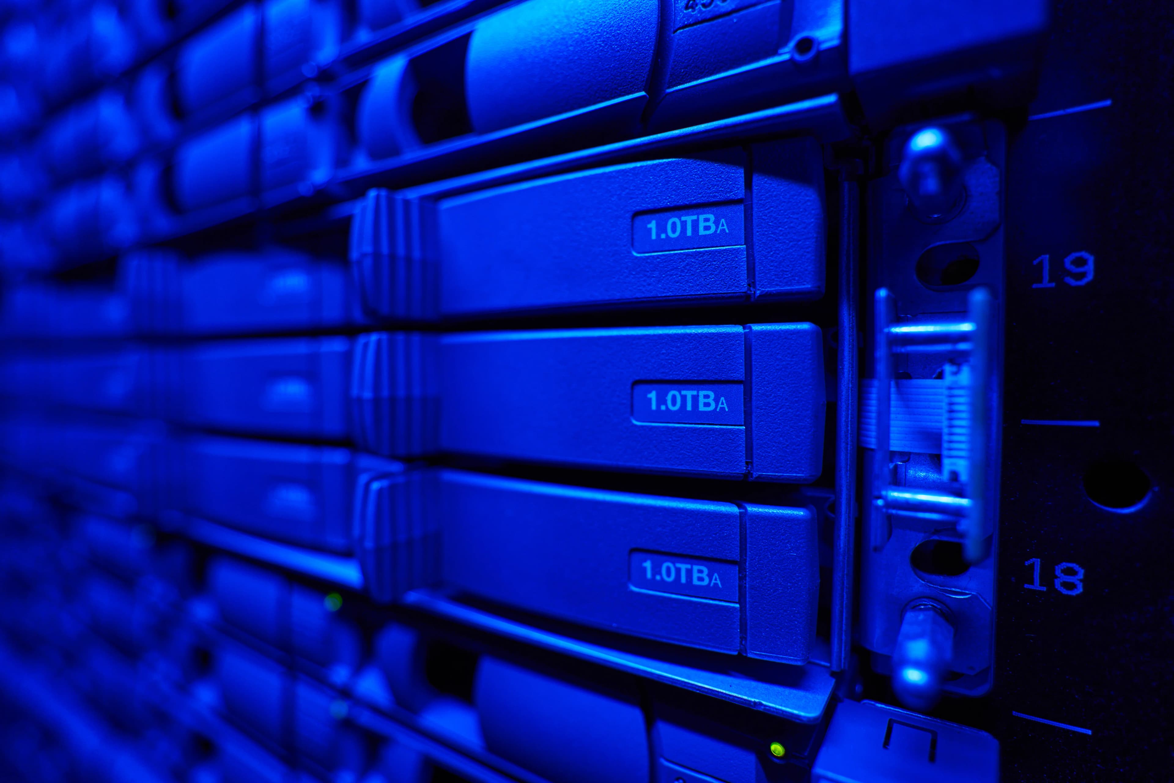 hard-drives-running-in-the-data-center